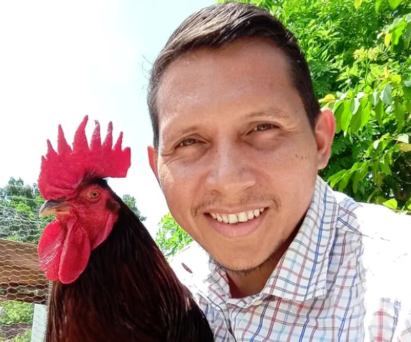 Razasa y Plumas proyecto avícola real y documentado